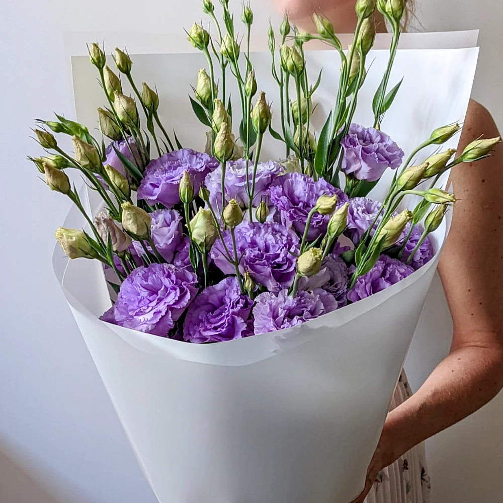 9 фиолетовых эустом