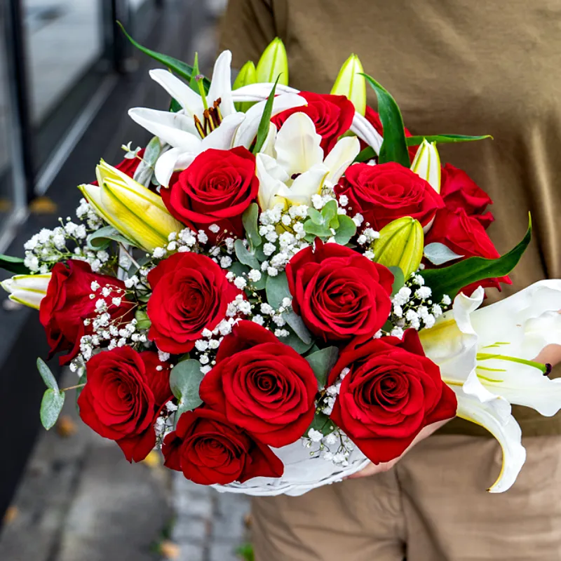 Корзина с цветами